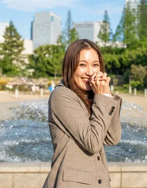 電話をしている女性